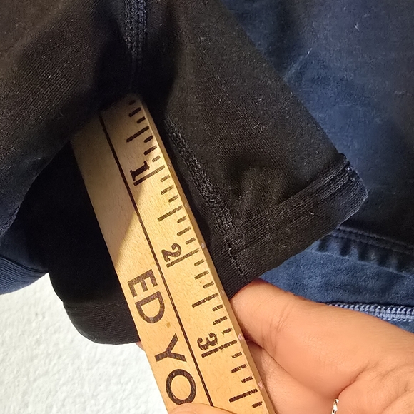 Fabletics Shorts w/ built in compression size XL - Picture 5 of 6